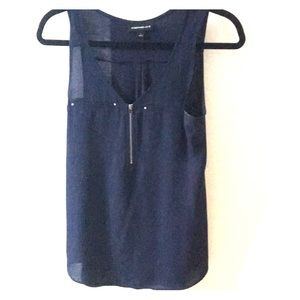 Sleeveless navy top